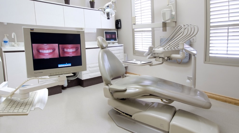 Dentist-Office-interior-Design-min.jpg
